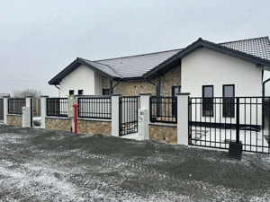 Vând 1 2 duplex Mosnita Noua