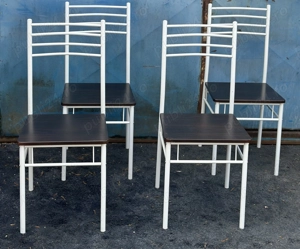 Set 4 Scaune cu cadru metalic; Scaun solid