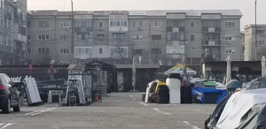 PROPRIETAR Vand apartament in ZONA TARG SEVERIN decomandat 2 camere-E2 - imagine 6