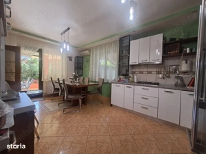 Vila individuala P+1+M cu curte spatioasa si piscina, zona foarte buna  - imagine 5