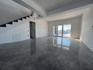 Despartit prin camera tehnica.Disponibil imediat.Luminos.Teren generos - imagine 2