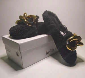 Papuci de dama pufosi, negru cu auriu