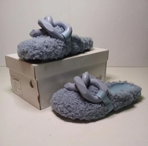 Papuci de dama pufosi gri 