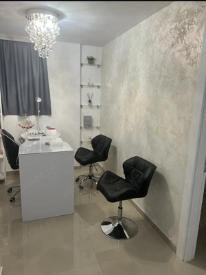 Caut manichiuristă,zona Penny Market Sovata   - imagine 2