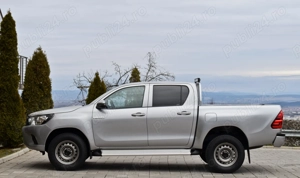 TOYOTA HILUX Double Cab Comfort MODEL 2 0 2 0 Navigatie mare Istoric numai la reprezentanta Toyota!!