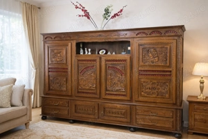 Mobilă sculptată din lemn masiv o piesă deosebită