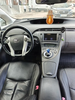 Toyota Prius 3 - imagine 8