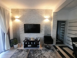 Direct proprietar - apartament cu gradina proprie, parcare privata si acces dublu in zona Dealuri - imagine 2