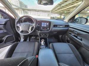 Mitsubishi Outlander 2019 PHEV  - imagine 4