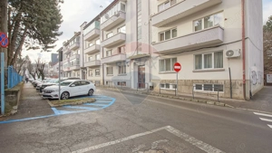 Apartament cu 3 camere de vânzare în zona Centrul Civic