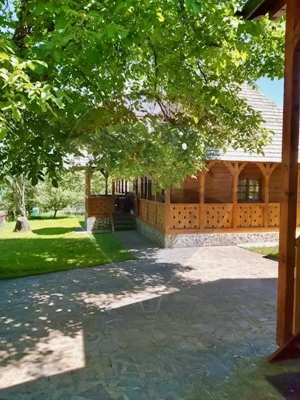 Doua case in stil maramuresean de vanzare in Breb/Maramures - imagine 5