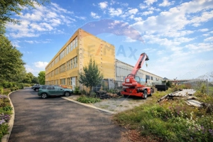 Hala 2.700 mp + birouri 800 mp + teren 4000 mp AEROPORT BRASOV