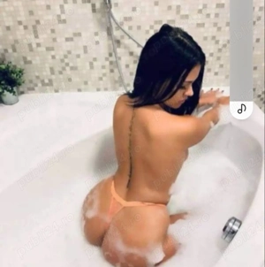 Bună ,sunt o brunetă cu experiență ,accept mici fantezi ofer sărutări pasionale iubesc ce fac kiss! 