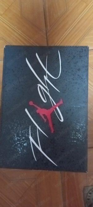 Vind 2 Perechi Nike Jordan 4 Originali Second Hand ușor purtați în stare impecabilă 