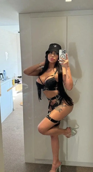 TRANSEXUALA fac doar show la web sau am filmulete