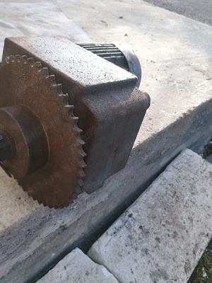vând reductor cu motor