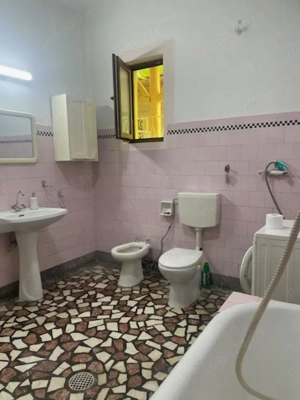 Vand casa situata central , str.L.Rebreanu , langa parcul din strand - imagine 19