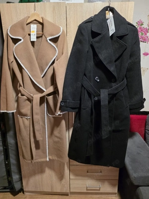 De vânzare două paltoane 