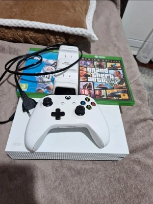 vand xbox one un controller gta 5 fifa 19 si un stand de incarcare