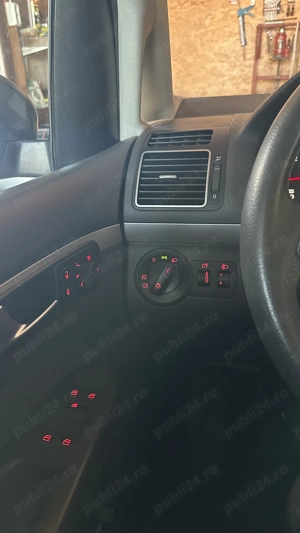 VW Touran, 2012, 1.6 TDI  - imagine 9