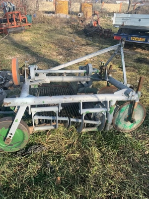 Utilaj masina  de scos cartofi  - imagine 2