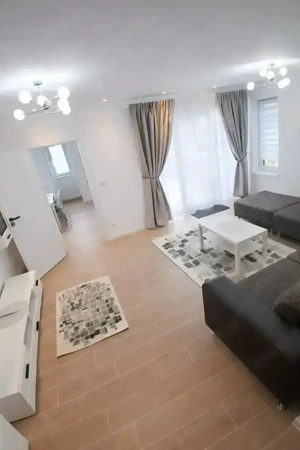 inchiriez ap.3 camere lux