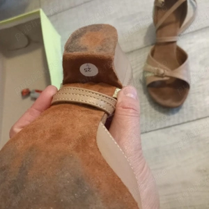 vând papuci  de piele