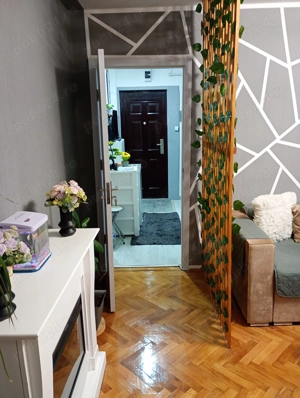 Vând apartament cu trei camere termopane centrală gaz climă proaspăt renovat etajul 4 acoperit  - imagine 5