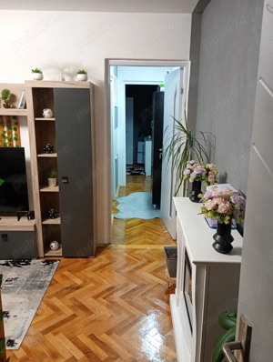 Vând apartament cu trei camere termopane centrală gaz climă proaspăt renovat etajul 4 acoperit  - imagine 4