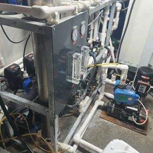 Vând echipamente spălătorie Self Service 3 boxe