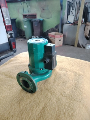 Vând pompe de recirculare a apei