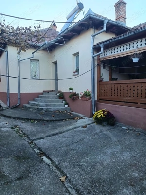 Vand casa si teren in Comanesti - imagine 4
