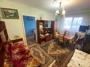 Apartament cu 3 camere, etaj 3, preț negociabil