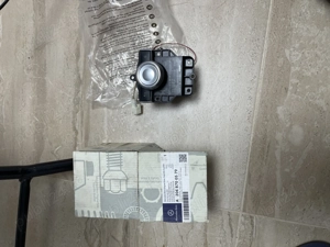 Unitate de control a sistemului de infotainment (MMI) cu joystick pentru un Mercedes-Benz C-Class - imagine 2