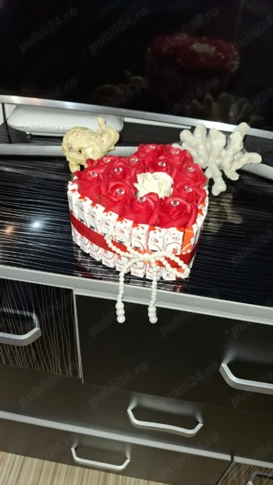 Martisoare din trandafiri de sapun sarma plusata trandafiri sapun imperiali