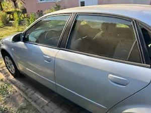 Audi 2.0 din 2005 benzina 131 cp - imagine 2