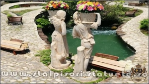 Set statuete copii cu coșulețe, galben patinat, model J3,J4. - imagine 4