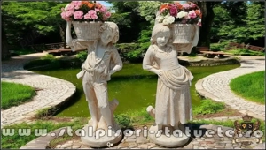 Set statuete copii cu coșulețe, galben patinat, model J3,J4.