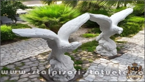 Statuetă vultur pe stâncă, șoim, alb marmorat, model S35. - imagine 2