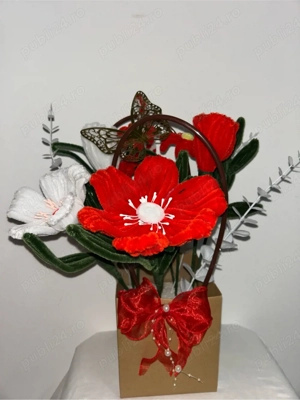 Flori din sarmă plușată realizate manual. Creatii unice care nu se ofilesc niciodada!