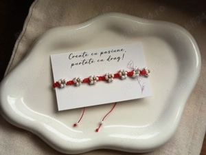 Brățară handmade cu floricele albe