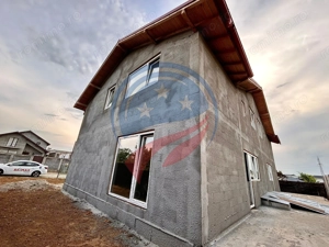 Vilă cu 5 camere de vânzare în zona Damila