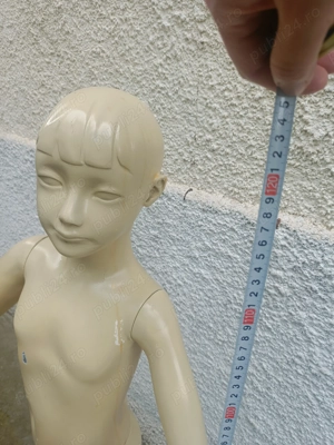 Vand manechin copil din fibra de sticla, cu suport de lemn.