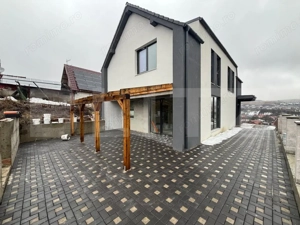 Casa individuala, 4 camere,136mp, teren 700mp, garaj 21mp, intrare Chinteni