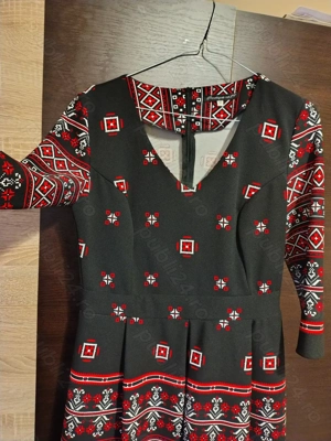 Rochie cu motive traditionale - matimea 42 - imagine 2