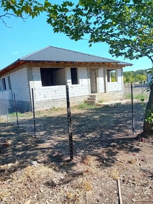 Casa la rosu, langa padure com . Tancabesti, Ilfov - imagine 5