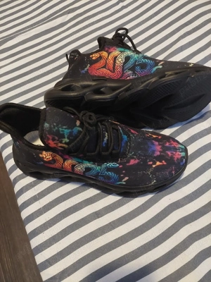 Adidașii pentru bărbați noi noi nr 40,cu model 2025, 