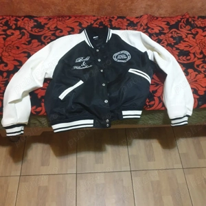 vand geaca in stare impecabila