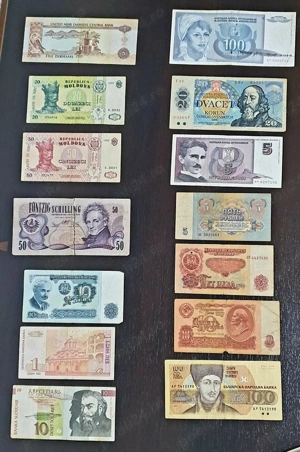 Vând monede și bancnote vechi. 