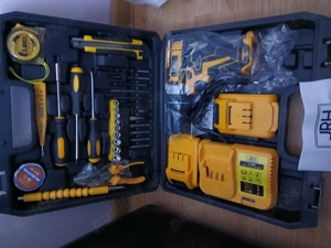 Bormașina cu 2 acumulatori și 30 accesorii .